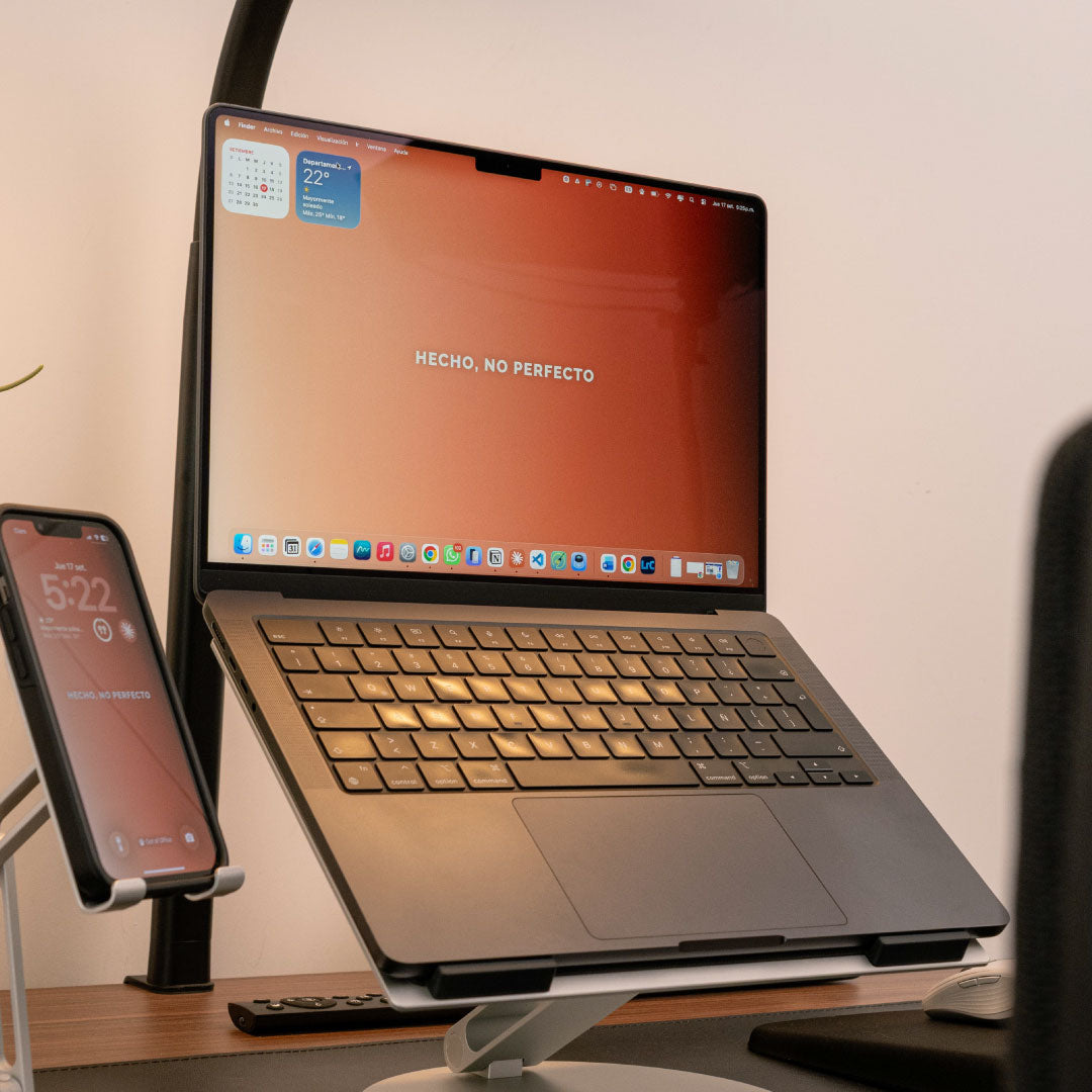 Otro wallpaper Gradiente a pantalla completa en una MacBook