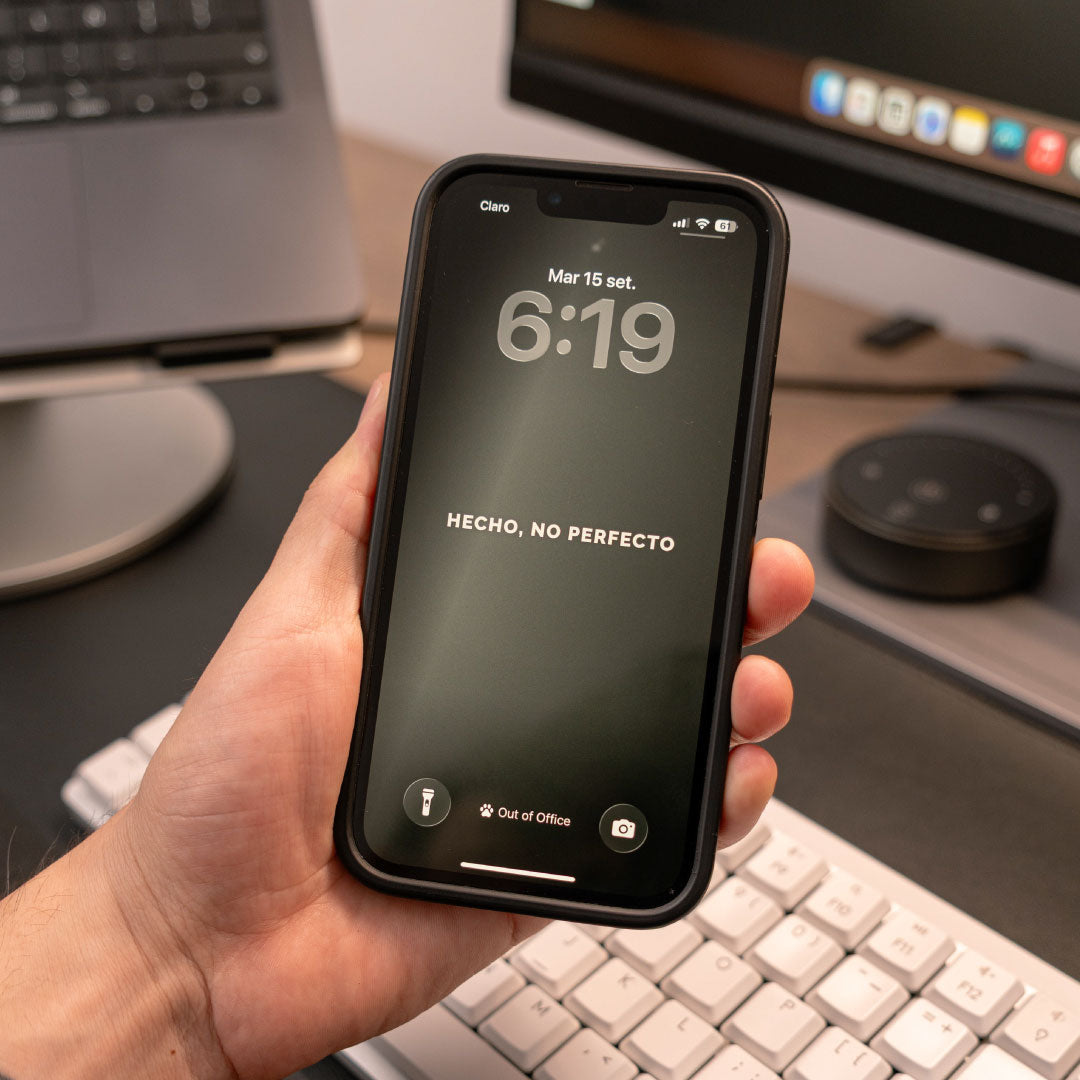 Wallpaper Mesh a pantalla completa en un iPhone
