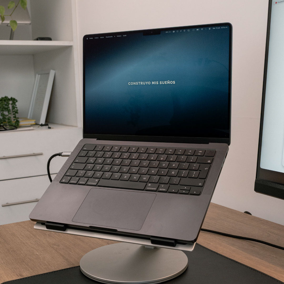 Wallpaper Mesh a pantalla completa en una MacBook