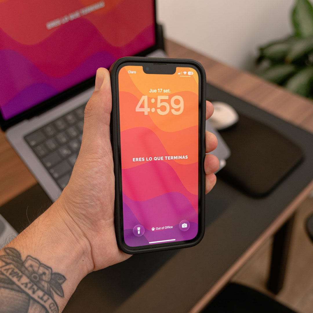 Wallpaper Ondas a pantalla completa en un iPhone
